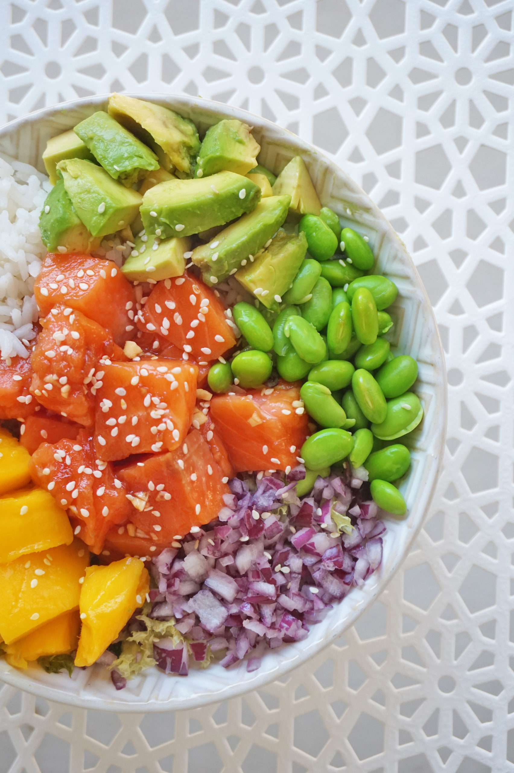 poke bowl saumon avocat mangue et riz