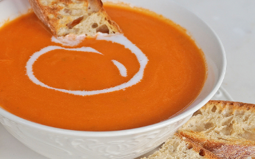 Soupe à la tomate et lait de coco